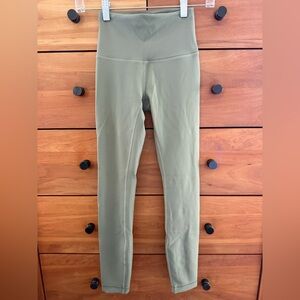 lululemon High Rise Wunder Train Leggings in Bay Leaf  25" Inseam Size 2
